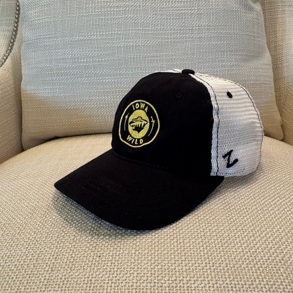 Minnesota Wild Collaboration w Iowa State Hawkeye Hat Blk Wht w Yellow Patch /OS